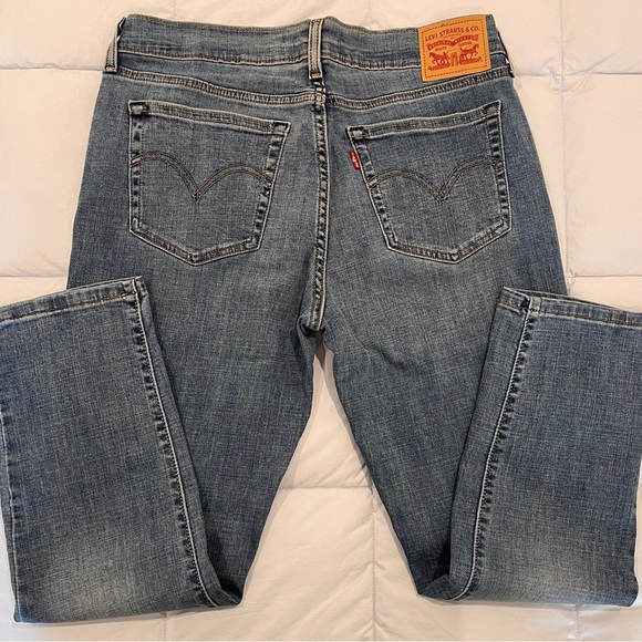 Cute & Comfy! LEVI’S  (EUC, Size Waist 29) Boyfriend Jeans - Picture 4 of 10